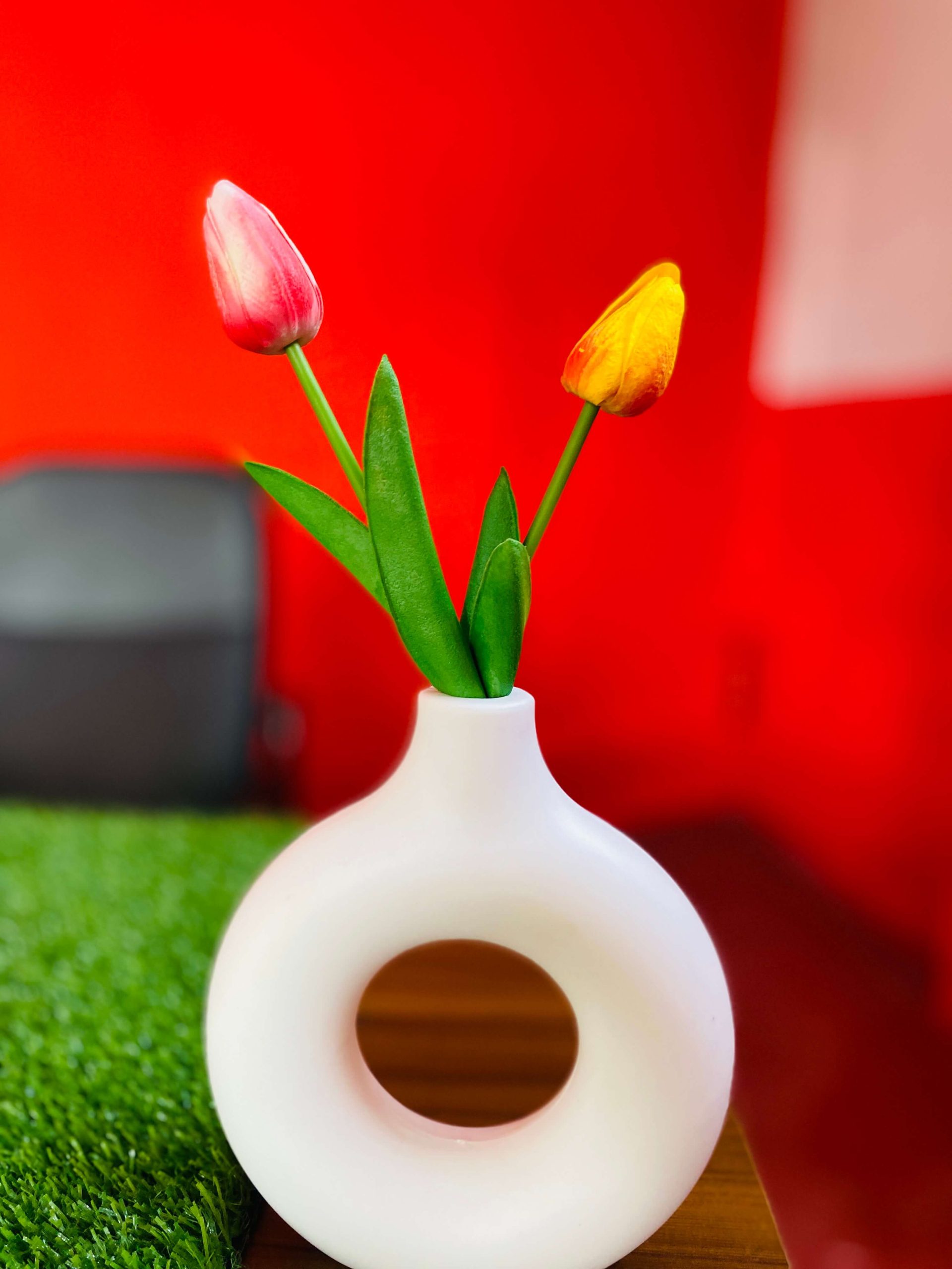 Modern Donut Flower Vase with Artificial Tulip Combo - Image 2