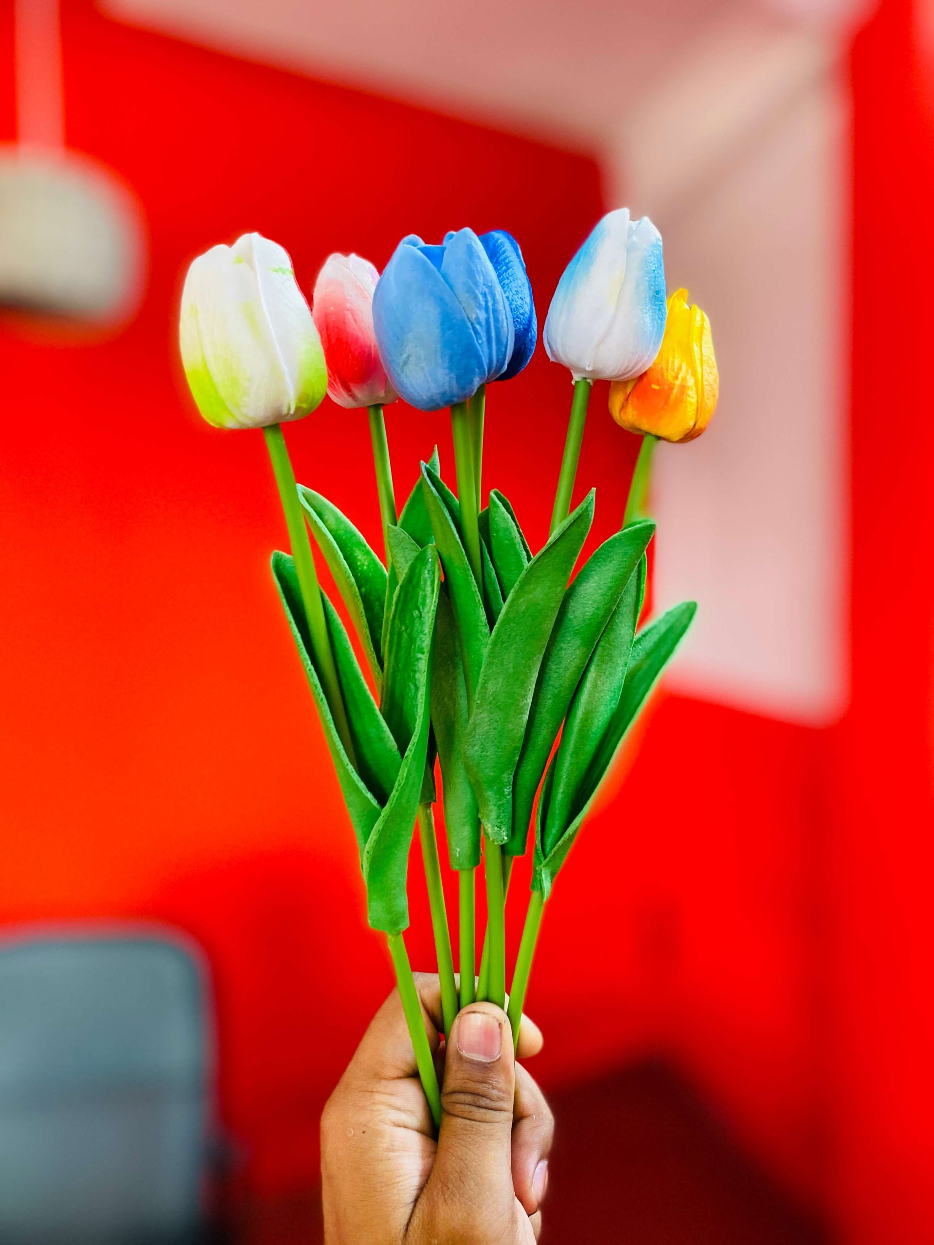 Modern Donut Flower Vase with Artificial Tulip Combo - Image 4